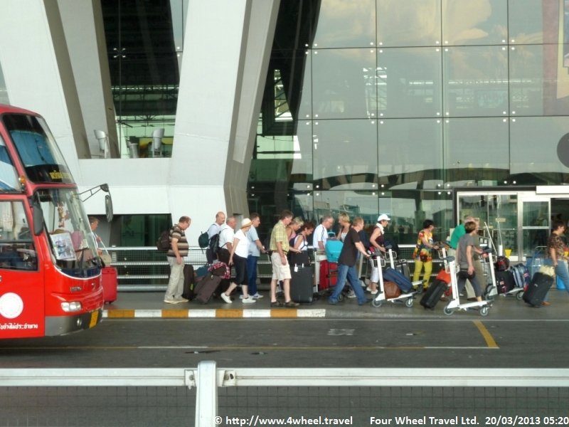 4x4Reisen Expedition, Expeditionstourismus, 1 Tag Tagesausflug Bangkok und Umgebung 100km  , 4x4 Offroad Adventure Gel&auml;ndewagenreisen und Gel&auml;ndewagentouren in S&uuml;dostasien, Abenteuer in Asien, Thailand, Laos, Kambodscha f&uuml;r Selbstfaher von Berlin nach Bangkok 1768874765  Mekong Issan Isan Isaan Reisen Jeep Safari Thailand Jeep Safari Isan Reisen Erwan Reisen Luxus Reisen Privat Reisen 4x4 Reisen Four Wheel Travel  Uwe Richter